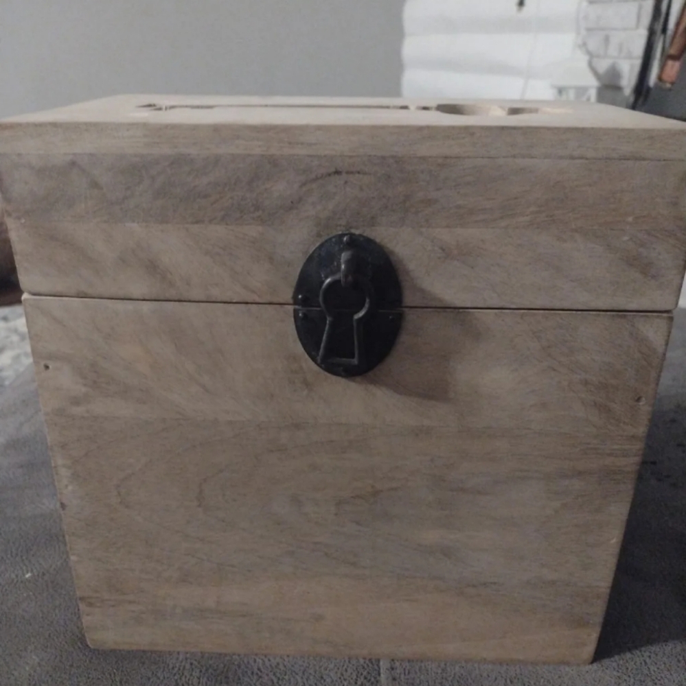 Keyhole decorative Box